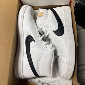 Nike Court Royale 2 Mid Shoe